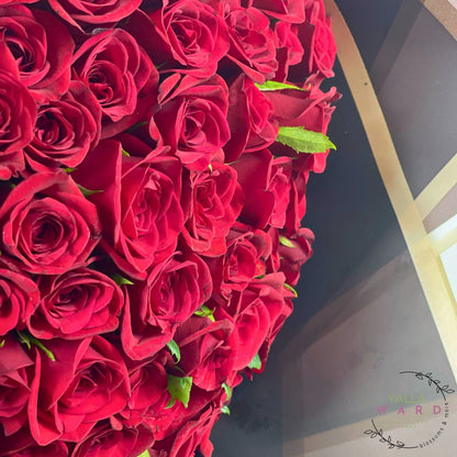 Bouquet of red roses with a dark background